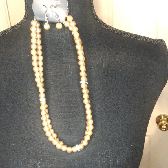 put on your party dress silver necklace paparazzi